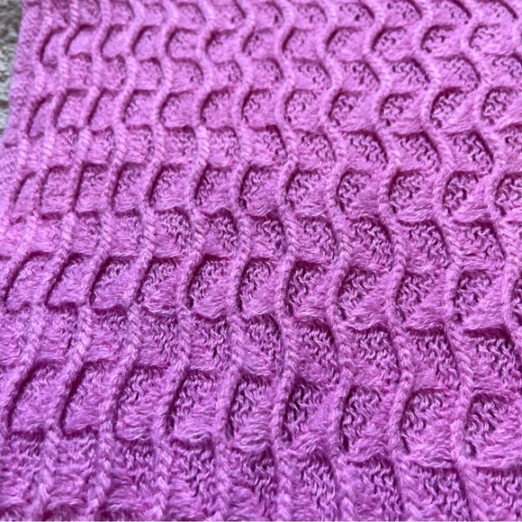 pink acrylic knit scarf - Picture 2 of 5